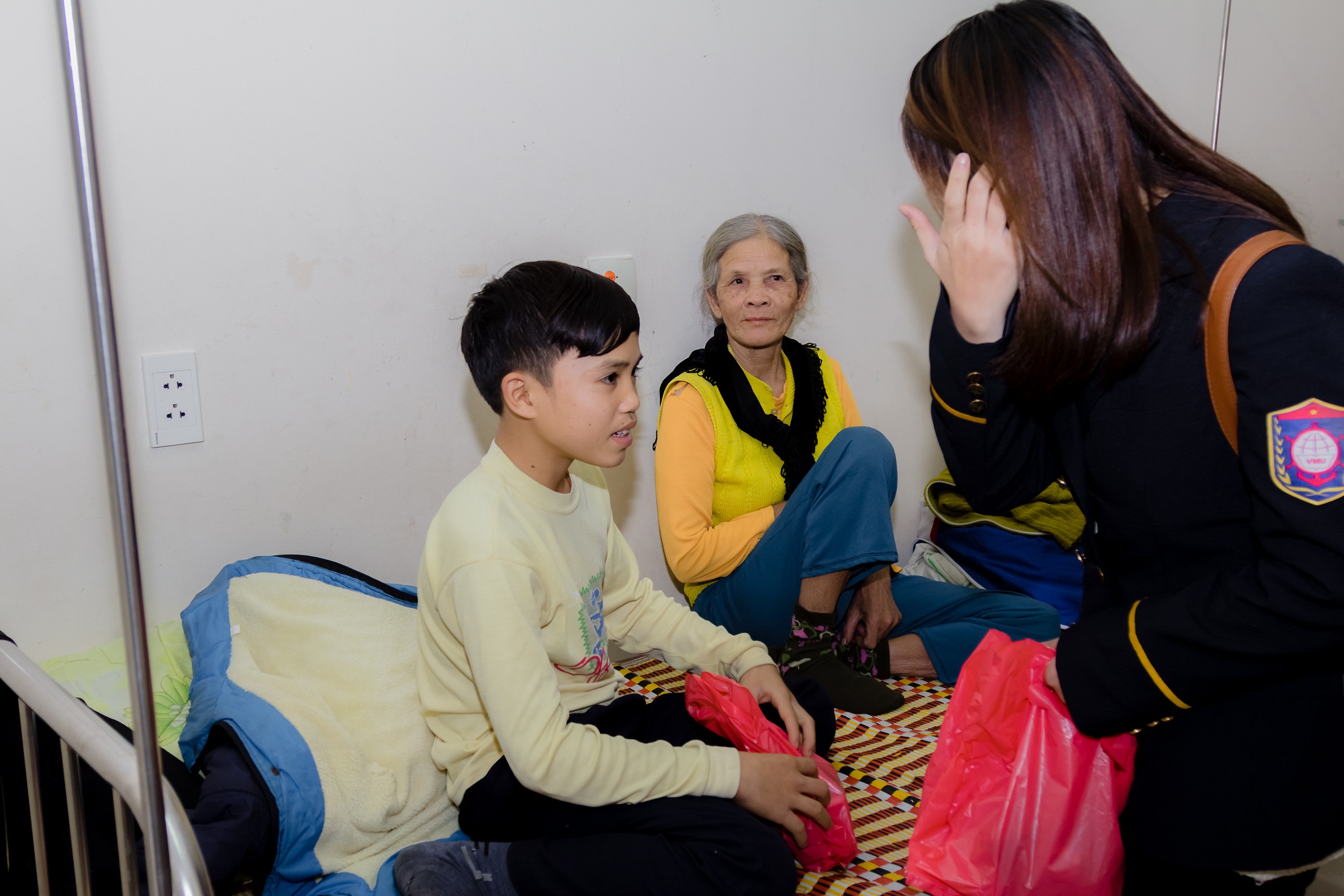 ISE Students giving Christmas gifts to patients