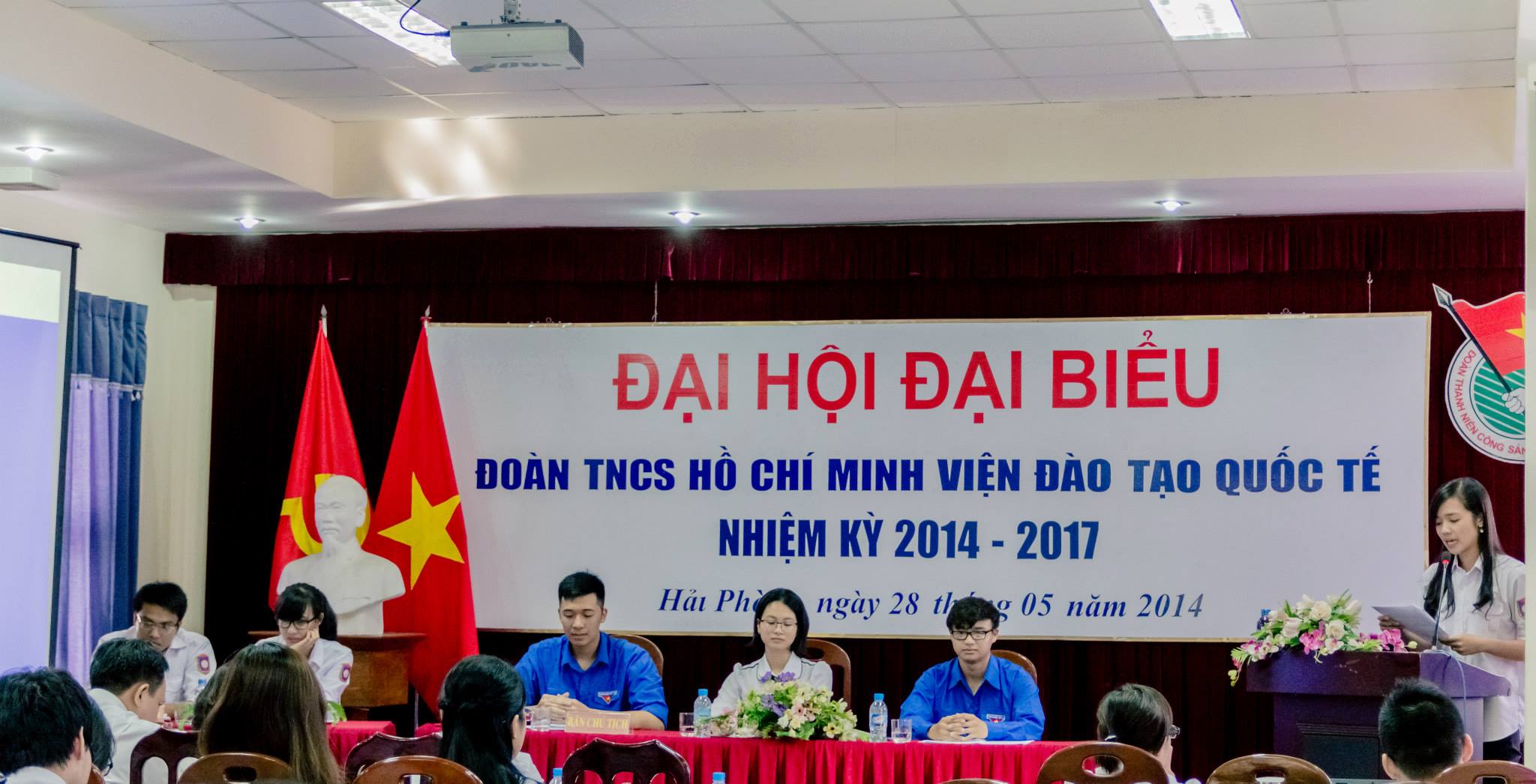 Tham luận việc tham gia của Đoàn viên trong các hoạt động xã hội của sinh viên Đặng Tuyết Mai. GMA02